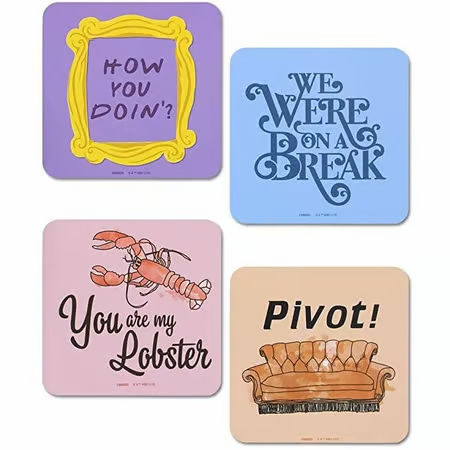 Set de 4 sous-verres Friends avec phrases cultes, dos en liège, résistants à la chaleur jusqu’à 90°C, produit sous licence officielle.