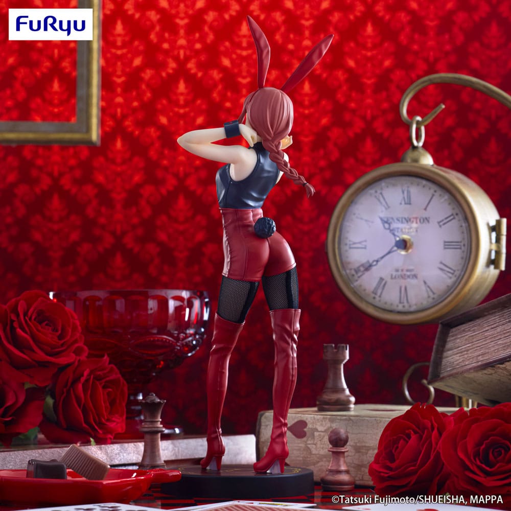 Statuette Chainsaw Man – Makima – BiCute Bunnies Red – 30 cm – FuRyu. Makima en tenue bunny rouge et noire, posture élégante et regard dominateur. Une figurine imposante et stylée pour les fans de Chainsaw Man.