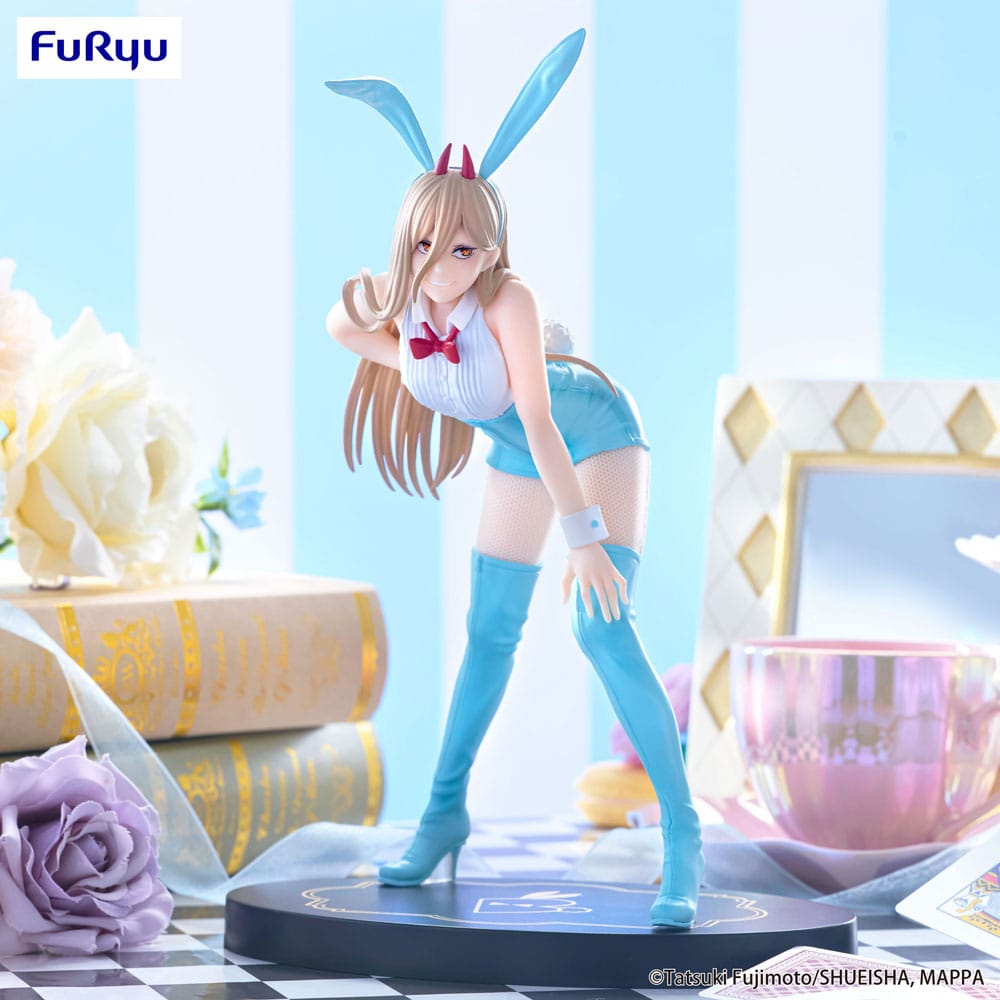 Statuette Chainsaw Man – Power – BiCute Bunnies Light Blue – 25 cm – FuRyu. Power en tenue bunny bleu clair et blanche, posture audacieuse et regard malicieux. Une figurine stylée et expressive pour les fans de Chainsaw Man.