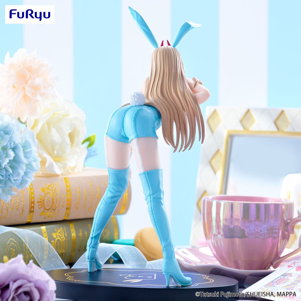 Statuette Chainsaw Man – Power – BiCute Bunnies Light Blue – 25 cm – FuRyu. Power en tenue bunny bleu clair et blanche, posture audacieuse et regard malicieux. Une figurine stylée et expressive pour les fans de Chainsaw Man.