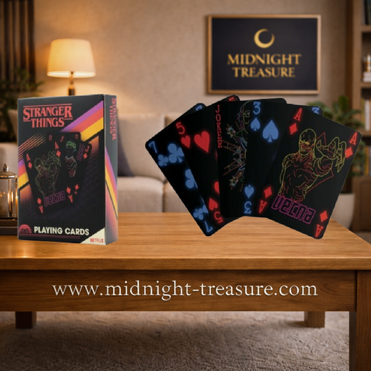 Jeu de 52 cartes et 2 jokers Stranger Things Fanattik avec personnages et créatures de la série dans un design noir et néon.