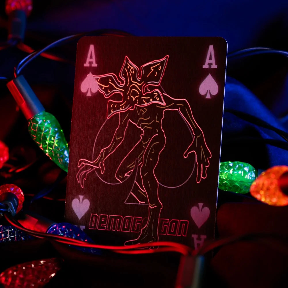 🃏🔴 Stranger Things – Jeu de cartes à jouer – 52 cartes + 2 jokers 🔴🃏