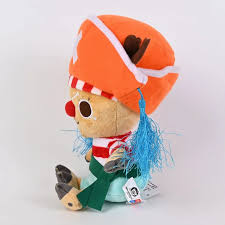 "Peluche One Piece – Tony Tony Chopper – Édition Déguisement Buggy le Clown. Chopper dans un costume adorable inspiré de Buggy le Clown, avec des détails colorés et une expression joyeuse. Un ajout amusant pour toute collection One Piece !"

