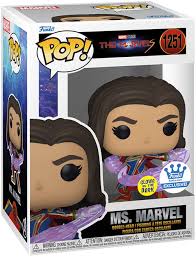 "Funko Pop! The Marvels – Ms. Marvel (1251). Kamala Khan en pleine action avec ses pouvoirs cosmiques violets, capturant l'essence dynamique et héroïque du personnage. Une pièce essentielle pour les fans de l'univers Marvel !"

