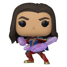 "Funko Pop! The Marvels – Ms. Marvel (1251). Kamala Khan en pleine action avec ses pouvoirs cosmiques violets, capturant l'essence dynamique et héroïque du personnage. Une pièce essentielle pour les fans de l'univers Marvel !"

