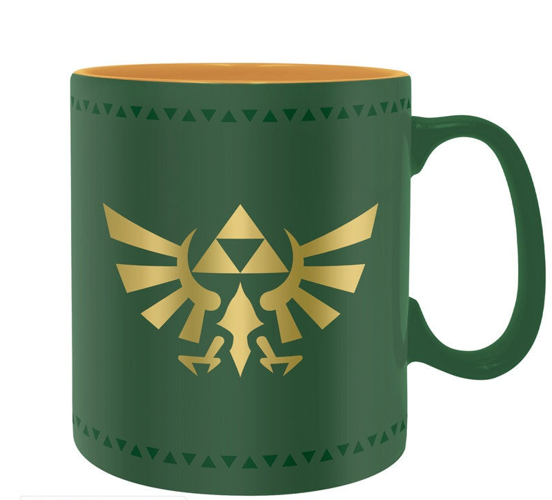 Mug The Legend of Zelda – Insigne d’Hyrule – 460 ml – ABYstyle. Mug en céramique vert et or, orné de la Triforce dorée, symbole mythique du royaume d’Hyrule.