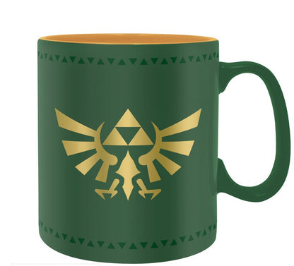 Mug The Legend of Zelda – Insigne d’Hyrule – 460 ml – ABYstyle. Mug en céramique vert et or, orné de la Triforce dorée, symbole mythique du royaume d’Hyrule.