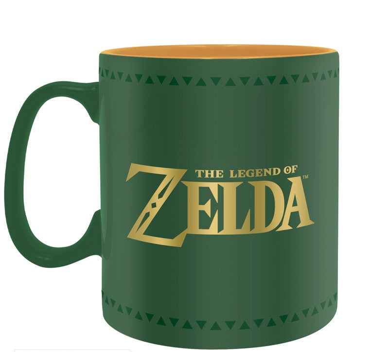 Mug The Legend of Zelda – Insigne d’Hyrule – 460 ml – ABYstyle. Mug en céramique vert et or, orné de la Triforce dorée, symbole mythique du royaume d’Hyrule.