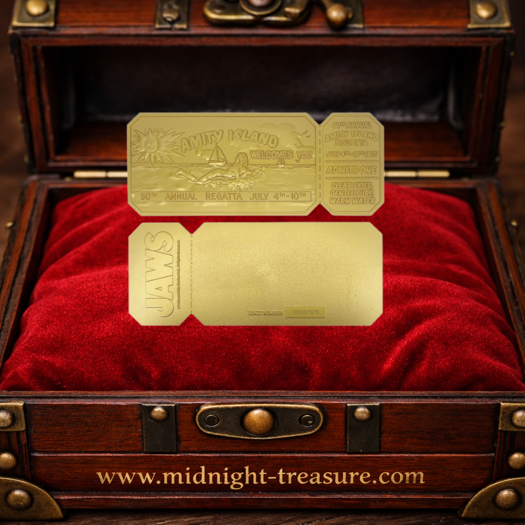 Réplique du billet de la régate d’Amity Island Les Dents de la Mer, plaqué or 24 carats, édition limitée et numérotée. Objet de collection officiel avec présentoir inspiré du film culte de 1975.
