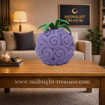 Tirelire One Piece Dark-Dark Fruit Yami Yami no Mi 13 cm Plastoy. Reproduction fidèle du Fruit des Ténèbres consommé par Barbe Noire, en PVC sous licence officielle. Objet décoratif et tirelire collector idéal pour les fans de One Piece.