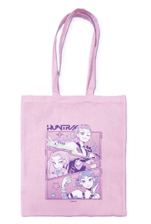 Tote bag K-POP Demon Hunters – Huntrix – modèle rose 42 x 38 cm avec illustration du trio Huntrix en style pastel. Sac léger et tendance pour fans de K-POP.