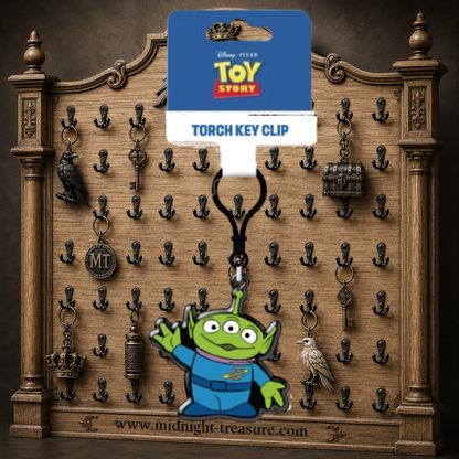 Bagclip lumineux Alien Toy Story Disney représentant l’extraterrestre vert à trois yeux de Pizza Planet avec mousqueton noir.