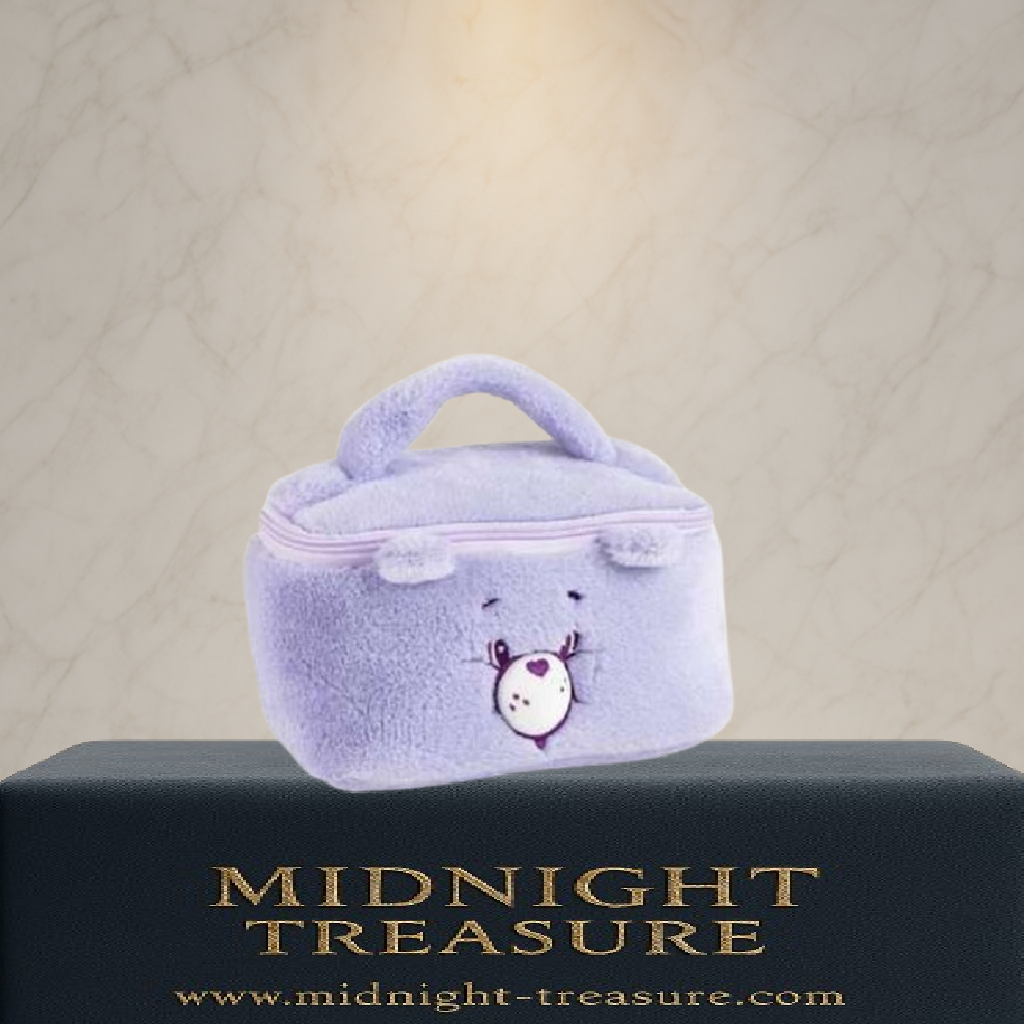 Trousse de voyage Bisounours Tougentille – modèle peluche mauve en forme de brick, avec poignée et broderie Tougentille. Accessoire doux et pratique pour maquillage et rangement.
