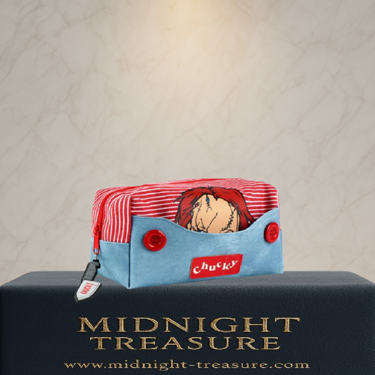 Trousse de voyage Chucky sous licence officielle, design inspiré de la poupée culte du film Jeu d’enfant, dimensions 20 x 11 x 9 cm, coton et PVC.