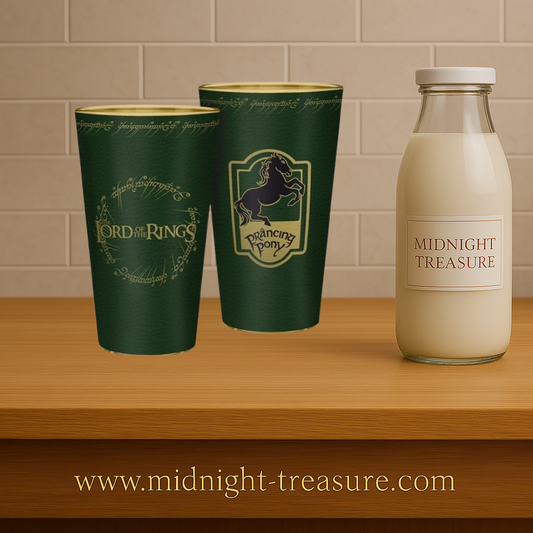 Verre Le Seigneur des Anneaux – Poney Fringant (Prancing Pony) – 400 ml. Verre XXL vert avec emblème du cheval cabré et inscriptions elfiques dorées, produit officiel ABYstyle inspiré de l’auberge de Bree.
