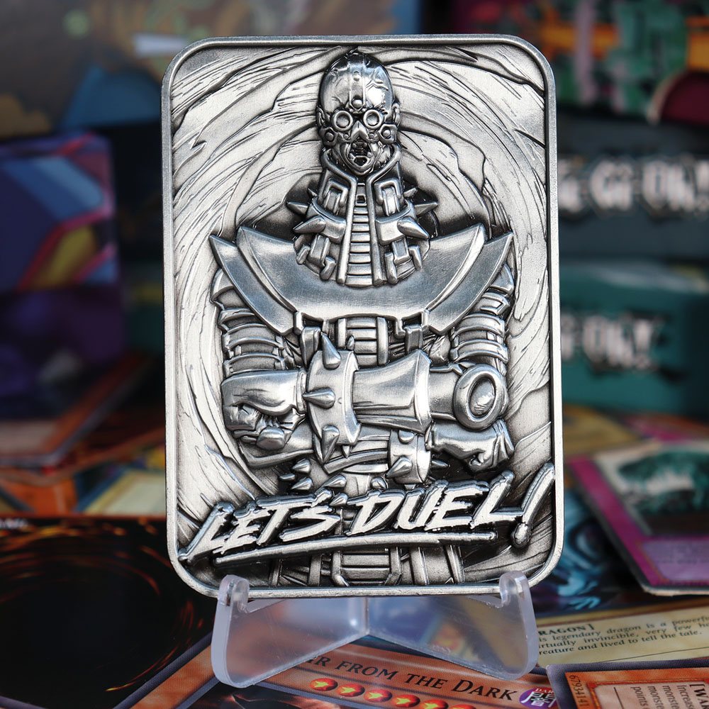 Carte Yu-Gi-Oh! – Jinzo – Réplique Métal 1:1 – Édition Limitée. Réplique premium en métal du célèbre monstre cybernétique Jinzo, format 7,5 x 5 cm. Une pièce de collection incontournable pour les fans de Yu-Gi-Oh!.