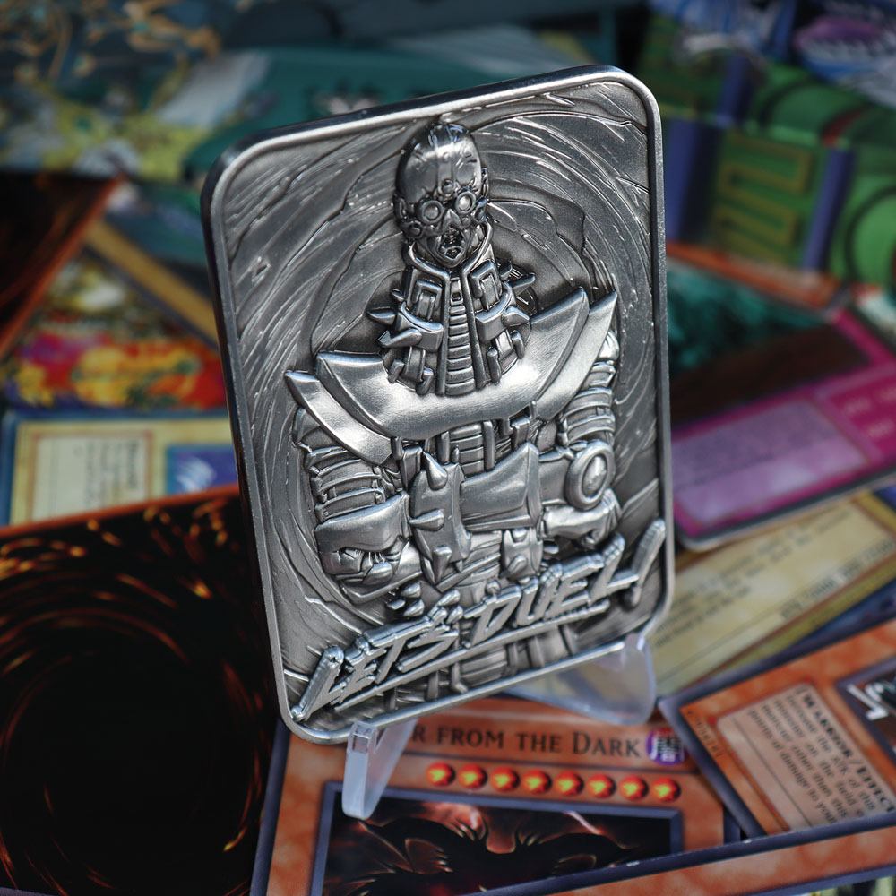 Carte Yu-Gi-Oh! – Jinzo – Réplique Métal 1:1 – Édition Limitée. Réplique premium en métal du célèbre monstre cybernétique Jinzo, format 7,5 x 5 cm. Une pièce de collection incontournable pour les fans de Yu-Gi-Oh!.